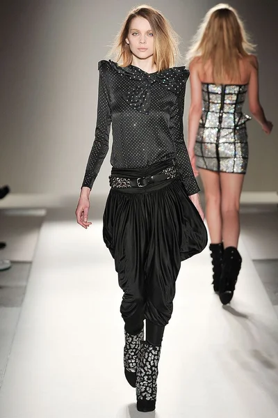 Look 32